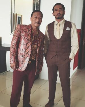 Yama Carlos Instagram - Apa yg kalian bayangkan ???
Ketik di kolom komentar...🕺🕺🕺

#yamacarlos #babamarco #airnations #actor #iwak #webseries #film #movie #pujituhan