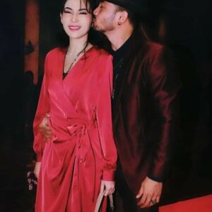 Yama Carlos Instagram - LET'S BE THE PERFECT COUPLE THAT EVERYONE HATES ❤❤❤ @carinaivola

FASHION : @sewajaspria 
PHOTO : @rudymotret @rudyjpank 

🔥RAMBUT KAFAN🔥

#yamacarlos #carinaivola #ceritayamacarina #couple #love #babamarco #airnations #actor #model #fashion #style  #galapremiere #movie #film #rambutkafan #photography #pujituhan