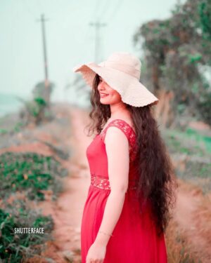 Yami Sona Instagram - Keep calm and carry on smiling❤️

📸 :@_shutterface_

#love#instagood #fashion #photooftheday #beautiful #art#photography #happy #picoftheday #cute#follow#tbt#followme #nature #like4likes #instagram #style#instadaily #instalike #smile#music #ooty