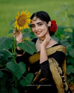 Yami Sona Instagram - Don't forget to be awesome 🖤💚
.
.
.

📸 :@sujinsuvin
.
.
.
.
.
#photooftheday #instagood #tbt #picoftheday #nature #styleinspo #ootd #outfitoftheday #actress #film #kerala #thrissur #heroine #photoshoot #black #beauty #actresslife