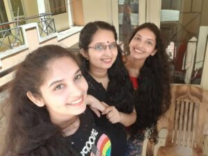 Yami Sona Instagram - Home is our happy place #familytime💕 #soulmates #sisters 😊❤