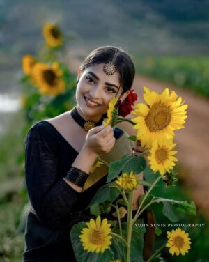 Yami Sona Instagram - Don't forget to be awesome 🖤💚
.
.
.

📸 :@sujinsuvin
.
.
.
.
.
#photooftheday #instagood #tbt #picoftheday #nature #styleinspo #ootd #outfitoftheday #actress #film #kerala #thrissur #heroine #photoshoot #black #beauty #actresslife