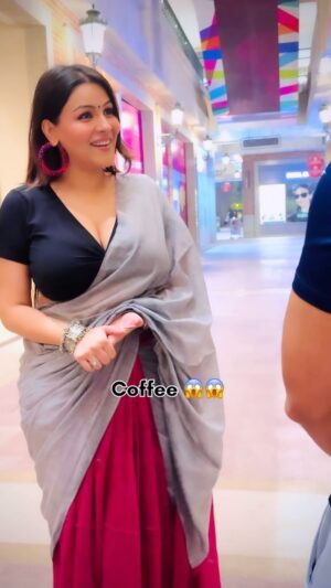 Yamini Malhotra Instagram - Kaayka fan ?? Itna bhi nai pata mere baare mein 🙄
.
#bigfan #fan #saree #sareelove #sareereels #chailover #chailovers #chaiorcoffeee #coffee