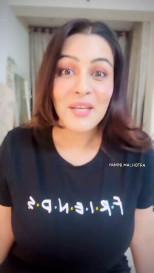 Yamini Malhotra Instagram - Ache Gyaan ki baat kar rahi hu, sunn lo kaam aayega aapke. 6 months gone - 6 months remaining- glass half empty dekhna hai ya half full dekhna hai choice is yours . 
@yaminiandyou 
.
#july #julymonth #gyaan #shukrana