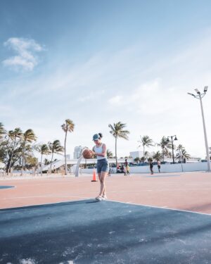 Yan Xiaonan Instagram - 🏀🏝️Slam dunks