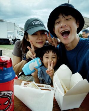Yan-Ze Lu Instagram - 衝衝沖繩🫶🏼
第一次帶小孩出國旅遊，先選近一點的沖繩！
還好Finn第一次搭飛機就上手（？）

#familytrip 
#okinawa 
#sesoko