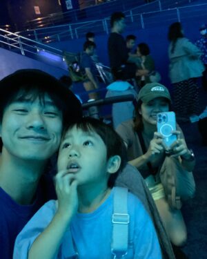 Yan-Ze Lu Instagram - 衝衝沖繩🫶🏼
第一次帶小孩出國旅遊，先選近一點的沖繩！
還好Finn第一次搭飛機就上手（？）

#familytrip 
#okinawa 
#sesoko