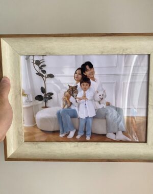 Yan-Ze Lu Instagram - 全家福❤️
是的，我們要當二寶爸媽，Finn寶也要當哥哥了～
盧太太的生日禮物就是想要拍張全家福！趁二寶出來前先拍大寶的🤣
謝謝湯TANG PHOTO符合太太的需求，
光打得很美、引導小朋友拍攝也很順利。
幫他們宣傳一下～即日起在湯預約全家福拍攝，現場可先挑選一張「立即精修並洗出實體照片」搭配他們提供的精美相框，不需加任何費用就能變成很棒的紀念！
總之盧太太滿意、Finn寶開心比什麼都重要❤️

Clothes: @gu_taiwan 
Photographer: @caramel0907