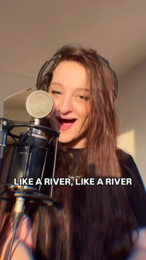 Yana Blinder Instagram - ❤️ like a river ❤️ женская ярость самая красивая черта её с•ксуаль••сти, которая раскрывается в музыке, голосе и глубине  искусства.