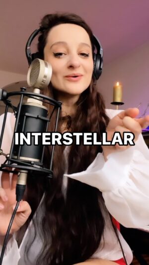 Yana Blinder Instagram - Интерстеллар и моё утреннее прочтение, потому что, самое прекрасное что есть, это импровизировать поверх тех композиций которых ты сам не ожидал услышать в таком виде, тоже самое, что изобразительное искусство, которое пользуется старыми символами в новом прочтении в контексте нового времени. 

Для того, чтобы выйти за пределами своих границ, своего восприятия восприятия - подобные миксы служат помощью, чтобы расшириться и интегрировать новые инструменты для самовыражения, через эксперименты, даже где-то нелепые эксперименты, арсенал наших возможностей пополняется.

Творческое мышление прокачивается именно так и подобные практики, которые могут на первый взгляд не казаться эффективными для этого, на самом деле, самые рабочие.. 

Экспериментируйте в любой области, чтобы находить новые решения. 

А вы думали я просто тут пою?