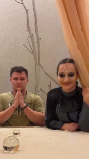 Yana Blinder Instagram - Побыла на Алтае, привезла маленький подарок. 
Вибрации гор сквозь экран телефона, ловите!