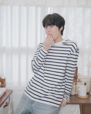 Yang Jun-mo Instagram - 🥯🥐🥨🥖🍞
@photo_122627