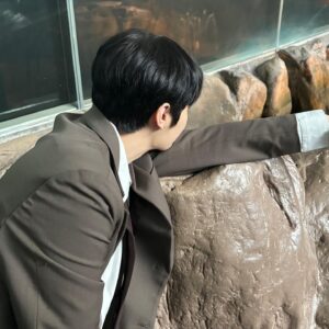 Yang Jun-mo Instagram - 아직 교복 입을 나이 안 지났지...?