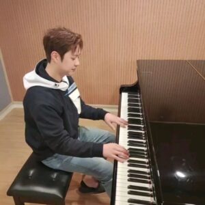 Yang Seung-ho Instagram - 1일 1업로드 추억의 볼륨업넘버 이발 거울샷