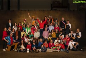 Yann Arthus-Bertrand Instagram - Merci à @apave_officiel et tout particulièrement l’agence Apave de Marcq-en-Baroeul pour leur accueil lors de notre studio photo ce week-end ! L’accueil chaleureux des habitants du Nord n’est pas une légende, nous en avons été témoins. C’est avec un plaisir renouvelé que nous avons réalisé 140 prises de vue et photographié plus de 900 personnes !

Cela fait plus de 30 ans que j’ai débuté ce travail sur les habitants de la France, et je suis impatient de vous retrouver lors de nos prochaines sessions.