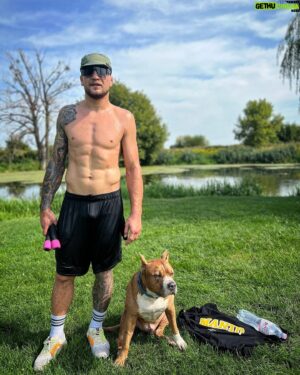 Yaroslav Amosov Instagram - 🏃🐶