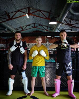 Yaroslav Amosov Instagram - З роками старіють усі, окрім  @only_krivets 
А ще бачите, які гарні накладки у @grytsenko_champion , в Шепетівці за таке можуть бути проблеми 😂

📸 @taniatkach