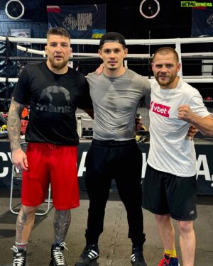 Yaroslav Amosov Instagram - Дві якості які найбільше ціную в людях - це скромність і простота. А після них вже йдуть титули, сила і характер!
На цьому фото є все ✊ 
Дуже радий🔥🥊🫂

@s_amoskin 
@berinchyk 
@warsaw_boxing_team_ 

Boxing Coach
Andrey Yuldashev
Warsaw Boxing Team
Postępu 19/5 
#bokswarszawa #boks #boxing #warszawa #warszawskiboks #WarsawBoxingTeam  #treningbokserski #боксваршава #варшава  #trening #motywacja #motivation #fighter #fitness #noczemsty #muaythai #бокс #boxing  #sport #ukraine #polska #pzb #тренерваршава #варшавскийбокс #ммаваршава #mmawarszawa #sportowawarszawa #mokotow #ursynow #wola #stolica