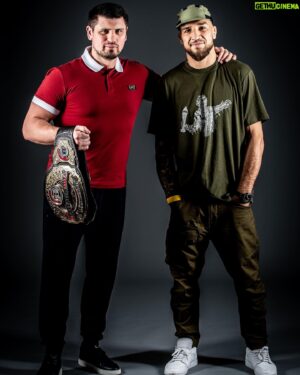 Yaroslav Amosov Instagram - Кожен займається своєю справою! Але ціль одна 👊🏼
🙏