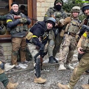 Yaroslav Amosov Instagram - Два різних життя…
Моє життя триває, я готуюсь до захисту титулу, але на фото є люди, чиє життя забрала війна. Під час підготовки я, звичайно, втомлююсь. Але коли мені важко я згадую ті дні в Ірпені. За майже 2 роки війна забрала життя декількох моїх побратимів. Я відкидаю думки про свою втому, тому що я знаю кому зараз важко в окопах.
Велика шана тим людям, які боронять нашу країну.
Не забувайте допомагати та донатити їм. Ви живі, тому що вони готові відати житя !!
Всім добра🙏
Слава Україні!