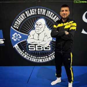 Yaroslav Amosov Instagram - До захисту поясу @bellatormma лишилось рівно 2 тижні✊🏼 я прибув до Ірландії ☘️ Почався фінальний етап підготовки.

 Thanks🙏@coach_kavanagh for helping in the training process @sbgireland 🥊

Все буде Україна 🇺🇦