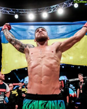 Yaroslav Amosov Instagram - З днем народження 🇺🇦

З днем державного Прапора !
