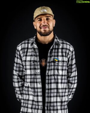 Yaroslav Amosov Instagram - Друзі, всім привіт. Насамперед хочу подякувати вам за таку шалену підтримку, вона, можна сказати, врятувала мене
 
Одразу після бою я був певен, що це кінець моєї спортивної карʼєри. Виявляється поразка це дуже тяжко🙃

Наступного дня зі мною почали відбуватись дивні речі. Ситуації, які вказували мені на те, що це був для мене великий досвід і те, що я маю повернутись. Також, я повторюсь, дуже важливу роль зіграла ваша підтримка. 

Я багато думав, аналізував, робив висновки…Я знайшов причини і помилки…
Дайте мені трохи часу і я повернусь, радуючи нашу країну своїми перемогами 🇺🇦

п.с. Живу за правилом мотоцикліста «порушив він, а збирають тебе»
Тобто завжди сам відповідай за все

📸 @lucasnoonan