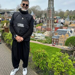 Yaşar Alptekin Instagram - Hollanda Keukenhof'dan selam ve dua ile.