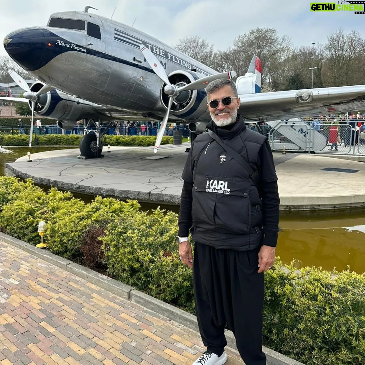 Yaşar Alptekin - 3.7K Likes - Hollanda Keukenhof'dan selam ve dua ile.