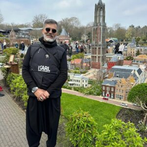 Yaşar Alptekin Instagram - Hollanda Keukenhof'dan selam ve dua ile.