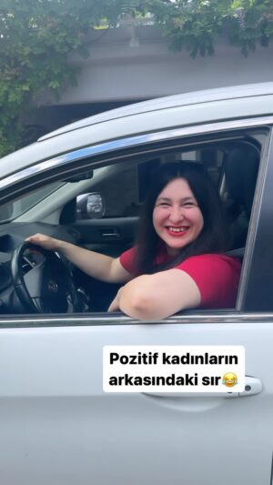 Yasemin Sakallıoğlu Instagram - Sultanlık seviyesinde yaşayanların videosu😂