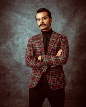 Yash Soni Instagram - Catch the Danny vibe in the last photo.

Styled by @siddhesh_chauhan 
Clicked by @theabhivalera 

Blazer designed by @siddhesh_chauhan 
Neck jumper & pants @jadebluelifestyle