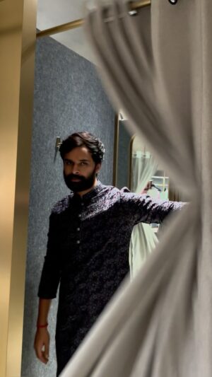 Yash Soni Instagram - Flaunting the kurtas I loved carrying throughout these festivals.

Styled by @siddheshchauhan7 
Wardrobe @siddhesh_chauhan 
Managed by @jannockfilmsllp