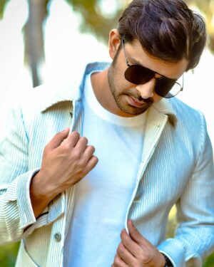 Yash Soni Instagram - Thank you @siddhesh_chauhan for designing this amazing Jacket for brunch party!

#malefashion #stylist #brunchparty