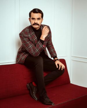Yash Soni Instagram - Catch the Danny vibe in the last photo.

Styled by @siddhesh_chauhan 
Clicked by @theabhivalera 

Blazer designed by @siddhesh_chauhan 
Neck jumper & pants @jadebluelifestyle