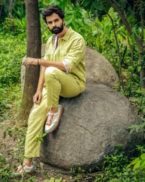 Yash Soni Instagram - As NATUREal as possible.

Shot by @theabhivalera 
Styling @styleitwithniki 
Video @kpfilms31 
Cord set @asaii.in 
Shirt @addysformen 
Retouched by @intotheprags 
Hair & makeup @nicks_unisexsalon 
Production @fifteenproduction_ 
Team @vaishnavidarshanpatel @just_jd07 @meetpatel10 @yess_drama