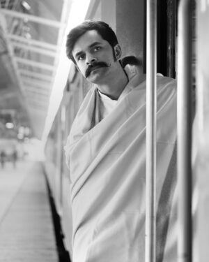 Yash Soni Instagram - Chan Kithan ♥️
Photo series capturing @actoryash by @theabhivalera.
Assist by @meetpatel10 

#photoseries #story #storytelling #art #drama #actor #abhivaleraphotography #ahemdabad #yashsoni #vintage