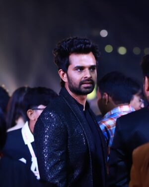 Yash Soni Instagram - From last night, thank you @filmfare and @gujarattourism for a beautiful evening.

Outfit designed and styled by @siddhesh_chauhan 

Hair @nicks_unisexsalon 
Clicked by @harshoza19 
Managed by @jannockfilmsllp 

#FilmFare #GiftCity
