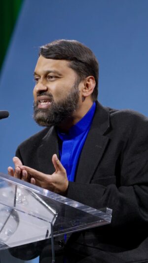 Yasir Qadhi Instagram - We’ve all witnessed the heart-breaking, yet extremely inspiring story of the Palestinian grandfather.

Shaykh Yasir Qadhi sheds light on this story and the lessons we can all learn from it.

🎥 Snippet from session 18: Not to Be Forgotten | Strategy & Support for the Palestinian Struggle