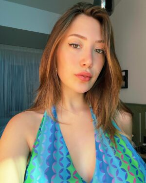 Yasmin Erbil Instagram - saçımı kestirsem böyle mi olurum🤭🙂‍↔️me likey