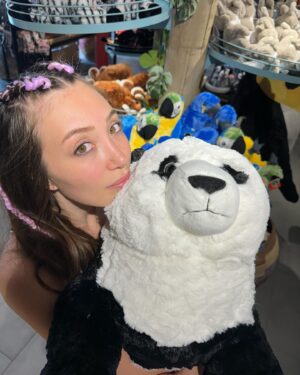 Yasmin Erbil Instagram - hayvanlar alemine yolculuk🦁🦧🦍
