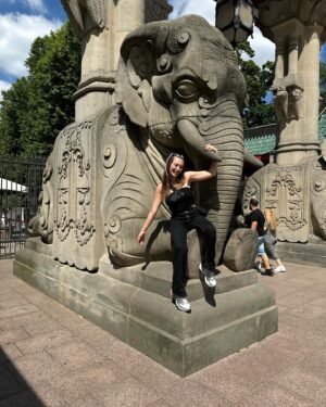 Yasmin Erbil Instagram - hayvanlar alemine yolculuk🦁🦧🦍
