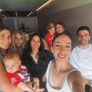 Yasmina Kerr Instagram - Family, friends, ballet, food =  HEALTHY  LIFE  STYLE 
La importancia de compartir espacio con personas que queremos, de nutrirnos mentalmente, de cuidarnos físicamente, de dedicarnos tiempo a nosotros mismos, a nuestros proyectos, a nuestro crecimiento personal y disfrutar de la vida y de este viaje.
 🩰♥️✨

#ballet #healthylifestyle #balletdancer #healthyfood 
#familytime #artist #art #happiness #blessed