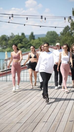 Yasmine Taty Instagram - ~ Čavte kamošiii 😄✌🏾 ! Takto vyzeral event @supershape.sk, ktorý už od piatka začína letnú výzvu ! 
~ Ja som mala tú česť baby naučiť zase aj niečo tanečné a sexyyy ! Čiže ĎAKUJEM @supershape.sk ! 
A ak aj ty váhaš, že by si prišla na hodinu tanca, tak neváhaj a prídi si so mnou zatancovať. Zabavíš sa😘, odreaguješ a naberieš aj nejaké to sebavedomie (nie kilá 😄 ) ! Teším sa na teba ! 🩷😉😉