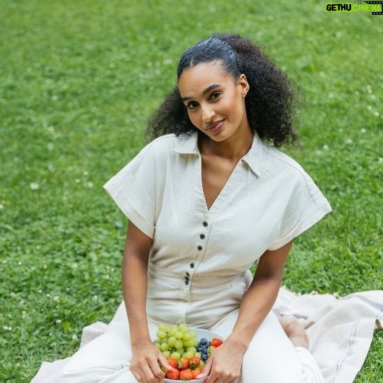 Yasmine Taty - 97 Likes - ✨ ŠPECIÁLNA AKCIA! ✨🧡
Vážime si, že nám dôverujete. Pripravili sme si preto pre Vás špeciálnu akciu.👇✅
V prípade, že nakúpite 3 produkty ✨ z rady SU ✨ automaticky získavate k objednávke štýlovú deku k moru. Áno, je to také jednoduché.😊👇
DÔLEŽITÉ - Akcia sa viaže na nasledovné produkty:
✅ SU HAIR & BODY WASH
✅ SU HAIR MILK
✅ SU HAIR MASK
Odkaz na všetky produkty dostupný v BIO.💬
.
.
.
Davines je kozmetická značka, ktorá je rovnako šetrná k Vašim vlasom či pleti, ako aj k životnému prostrediu. Produkty Davines neobsahujú žiadne pridané chemikálie a sú tak úplne udržateľné.🌱🫶
.
.
.
#vlasy #vlasovakozmetika #udrzatelnost #sampon #davines #vlasykorunakrasy #kozmetika #uces #vlasovastarostlivost #vianoce #udrzatelnost #vlasovedoplnky #krasa #zdravevlasy #dnescesem #krasnevlasy #dlhevlasy #kadernik #kadernictvo #kadernicka #dnescesem #vlasoveucesy #davines #kadernictvanaslovensku #slovensko #kadernictvabratislava