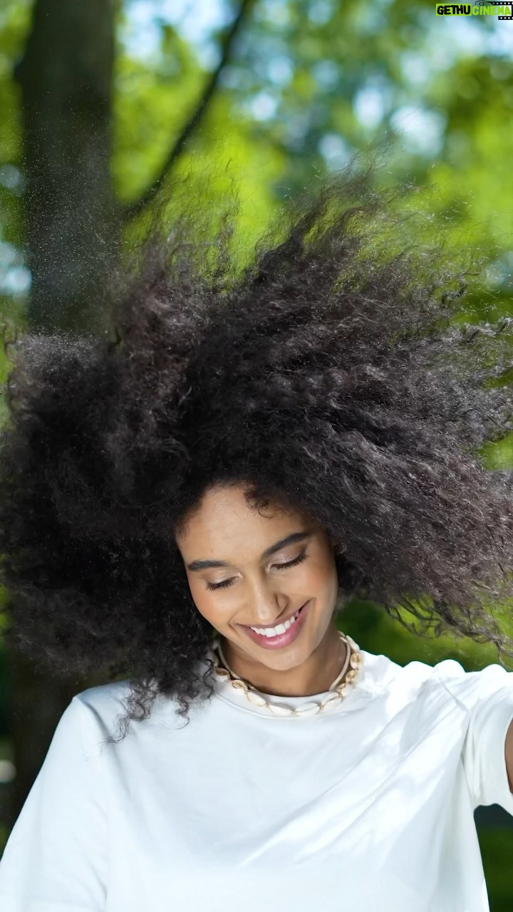 Yasmine Taty - 85 Likes - @yasmine_taty je ambasádorkou @davines_slovensko!!!🧴🌱
“Je mi veľkou cťou oznámiť Vám, že prvou ambasádorkou @davines_slovensko budem práve ja, teším sa na nastávajúcu spoluprácu!” 😊🌍
Davines je kozmetická značka, ktorá je rovnako šetrná k Vašim vlasom či pleti, ako aj k životnému prostrediu. Produkty Davines neobsahujú žiadne pridané chemikálie a sú tak úplne udržateľné.🌱🫶
“Radu produktov “SU” som si zamilovala hneď po prvom použití. Prečo?” 💛
1. Šampón na vlasy i telo jemne čistí pokožku, pôsobí antiooxidačne a má protizápalové učinky! Okrem toho má krásnu prírodnú vôňu. 💆♀️
2. Vlasová maska obnovuje hydratáciu vlasov poškodených slnkom, chlórom alebo soľou - je teda absolútnym letným MUST HAVE. Okrem toho dodáva jemnosť a lesk aj tým najsuchším vlasom či matným farebným odtieňom! 💇♀️
3. Vlasové mlieko je zmäkčujúce mlieko obohatené o UV ochranné filtre, ktoré chránia kozmetickú farbu a hydratujú počas slnečného žiarenia ! Udržuje vlasy hebké, mäkké a ľahké! 🤍
.
.
.
#vlasy #vlasovakozmetika #udrzatelnost #sampon #davines #vlasykorunakrasy #kozmetika #uces #vlasovastarostlivost #vianoce #udrzatelnost #vlasovedoplnky #krasa #zdravevlasy #dnescesem #krasnevlasy #dlhevlasy #kadernik #kadernictvo #kadernicka #dnescesem #vlasoveucesy #davines #kadernictvanaslovensku #slovensko #kadernictvabratislava