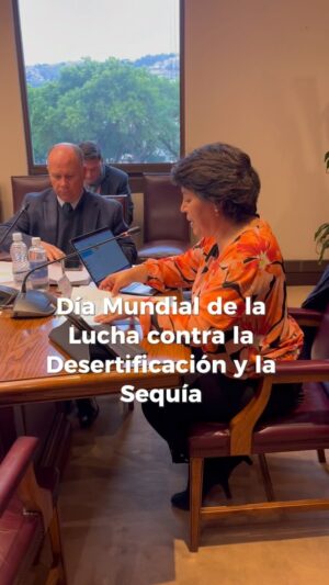 Yasna Provoste Instagram - 🌎💧 Hoy, 17 de junio, como Comisión de Recursos Hídricos conmemoramos el Día Mundial de la Lucha contra la Desertificación y la Sequía, establecido por la ONU en 1994. En este día tan relevante avanzamos en la tramitación del proyecto de ley sobre el uso del agua de mar para desalinizar. Estos son pasos cruciales en nuestra lucha contra la sequía y en la protección de nuestros valiosos recursos hídricos, bienes de uso público y un derecho esencial para todos y todas. 

#DíaMundialContraLaDesertificación #LuchaContraLaSequía