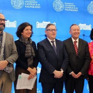 Yasna Provoste Instagram - ¡Mis felicitaciones y mejores deseos al rector de la @pucv_cl, Nelson Vásquez! Confío en que su liderazgo en la Red de Universidades Públicas no Estatales (G9) dará grandiosos frutos para nuestras comunidades, tal como lo está haciendo con @u_atacama, @umcecl y @usachoficial para el desarrollo educativo en nuestra región de Atacama👏🏽👏🏽