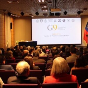 Yasna Provoste Instagram - ¡Mis felicitaciones y mejores deseos al rector de la @pucv_cl, Nelson Vásquez! Confío en que su liderazgo en la Red de Universidades Públicas no Estatales (G9) dará grandiosos frutos para nuestras comunidades, tal como lo está haciendo con @u_atacama, @umcecl y @usachoficial para el desarrollo educativo en nuestra región de Atacama👏🏽👏🏽