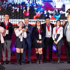 Yasna Provoste Instagram - ¡Estamos muy contentas! Junto al @senador.rafaelprohens logramos juntar las firmar para ingresar al Senado el proyecto del @equipo_munakuy del @etp.copiapo, ganador del Torneo Delibera 2023 aquí en Chile!! 

Se trata de un proyecto que proponen al Presidente de la República (ya que solo él podría presentarlo) para ampliar la cobertura de la Ley Ricarte Soto, dirigida a quienes no tienen acceso a tratamientos o diagnósticos médicos de alto costo. Se busca asegurar que los recursos ya destinados a la salud cumplan su cometido, llegando a quienes más lo necesitan y evitando situaciones como la falta de actualización en la regulación de estos tratamientos. 

Esperamos que el Presidente @gabrielboric lo acoja y así podamos responder oportunamente a las demandas de la realidad en torno a la Ley Ricarte Soto y sus beneficiarios.